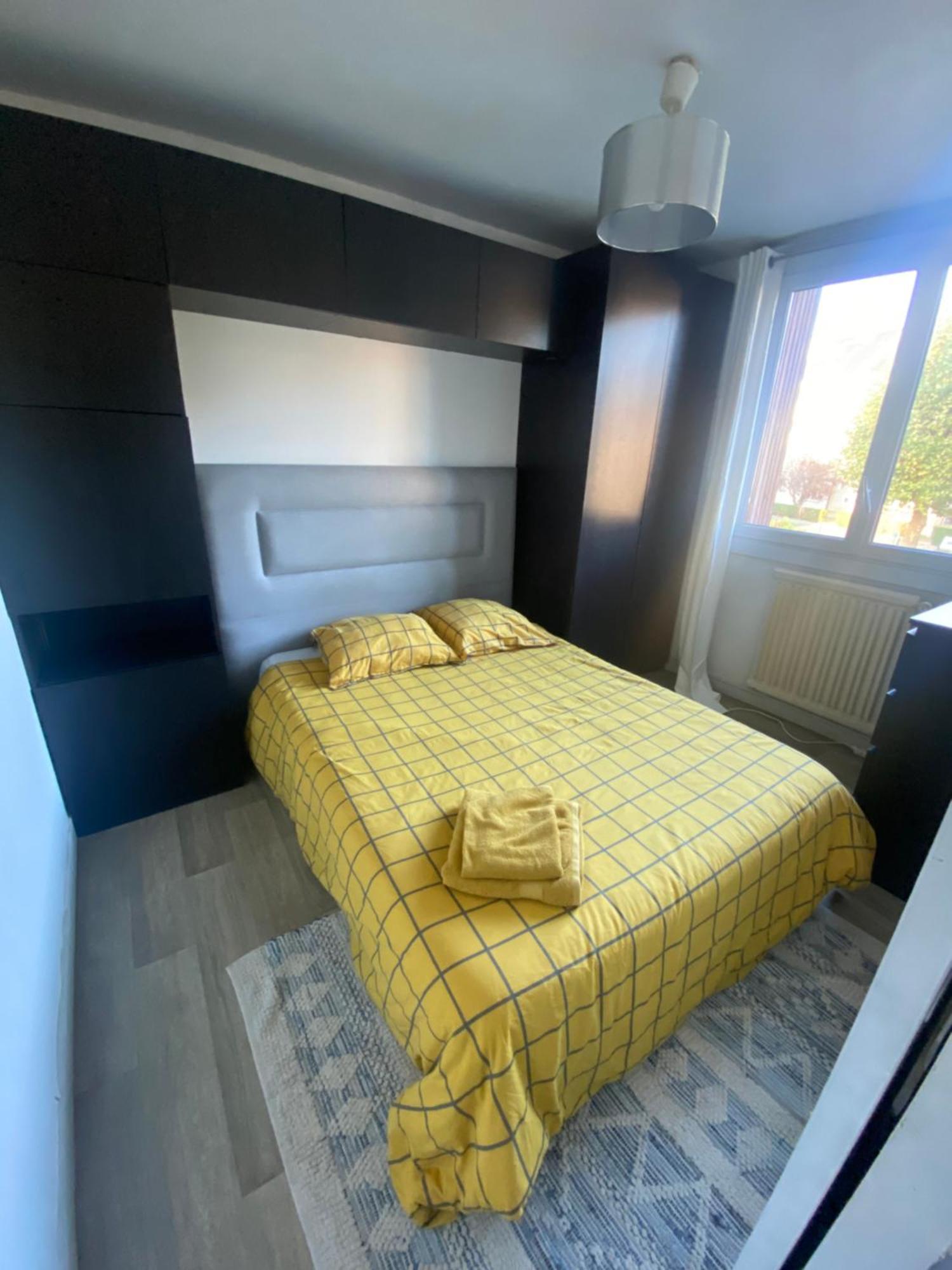 Bel Appartement Spacieux ,Convivial De 3 Chambres Avec Parking Prive Secure Caen Exteriér fotografie