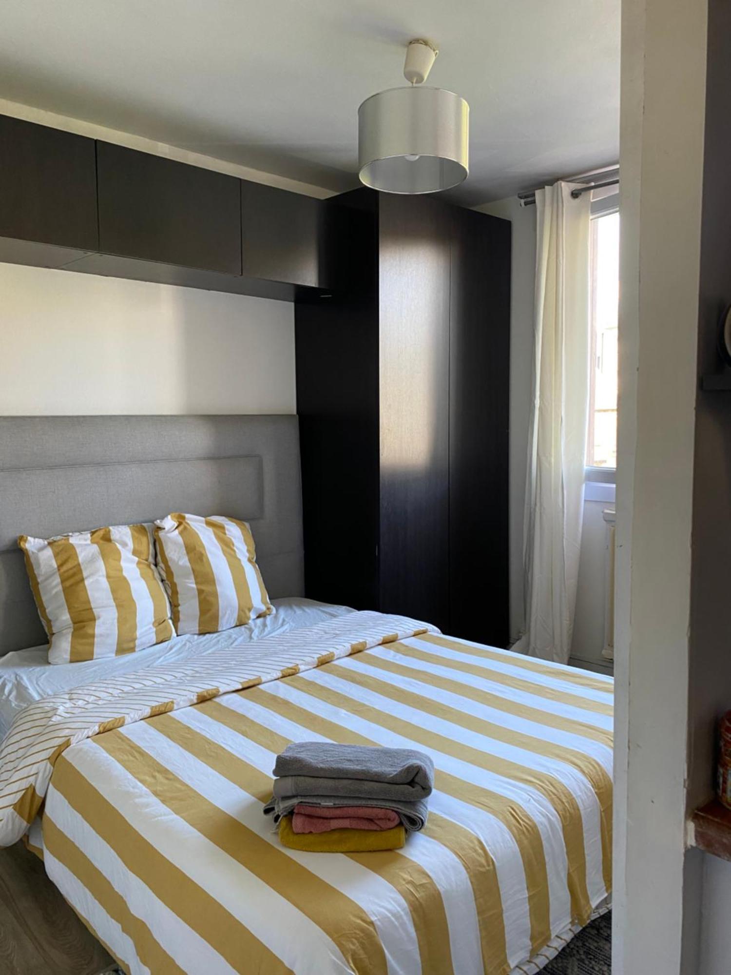 Bel Appartement Spacieux ,Convivial De 3 Chambres Avec Parking Prive Secure Caen Exteriér fotografie