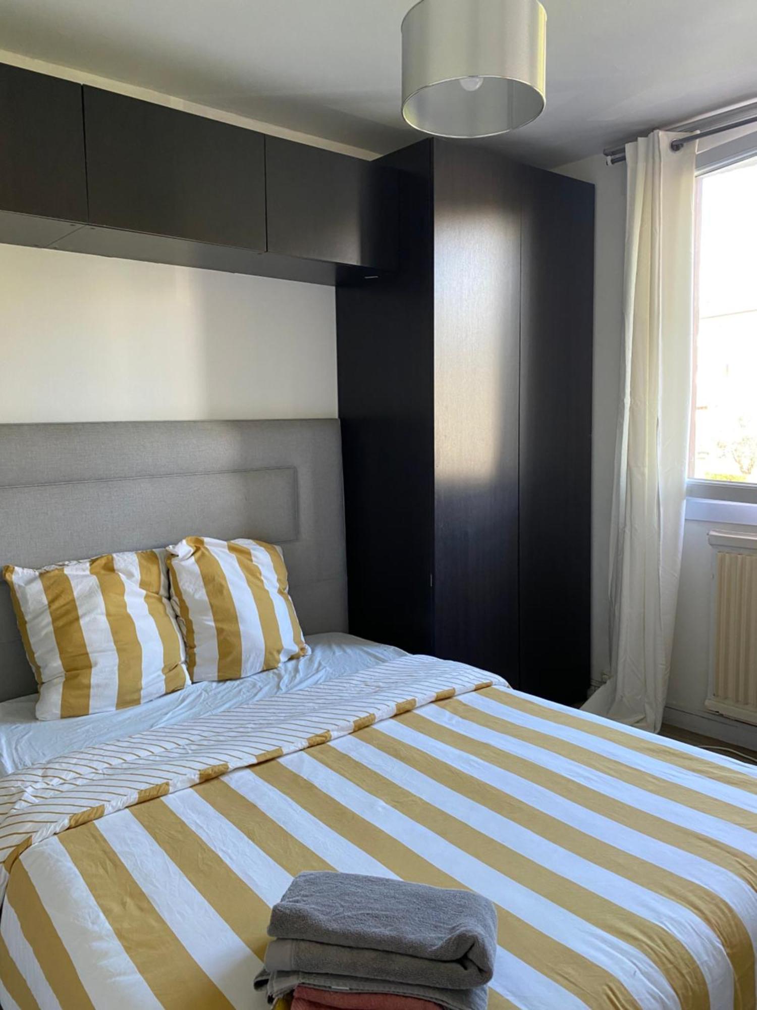 Bel Appartement Spacieux ,Convivial De 3 Chambres Avec Parking Prive Secure Caen Exteriér fotografie