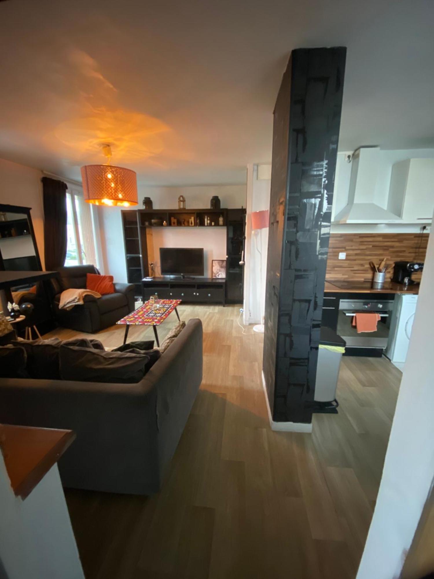 Bel Appartement Spacieux ,Convivial De 3 Chambres Avec Parking Prive Secure Caen Exteriér fotografie