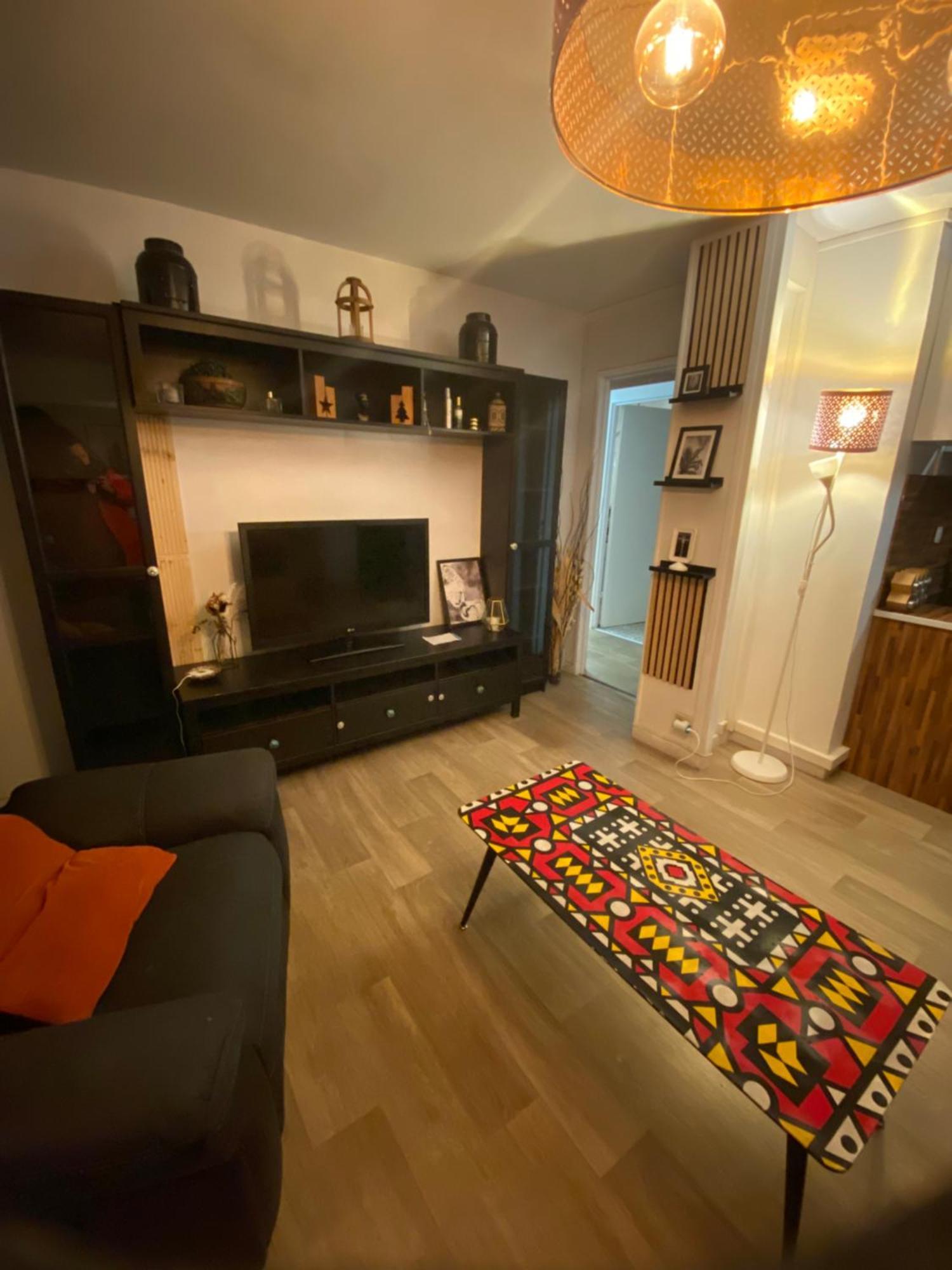 Bel Appartement Spacieux ,Convivial De 3 Chambres Avec Parking Prive Secure Caen Exteriér fotografie