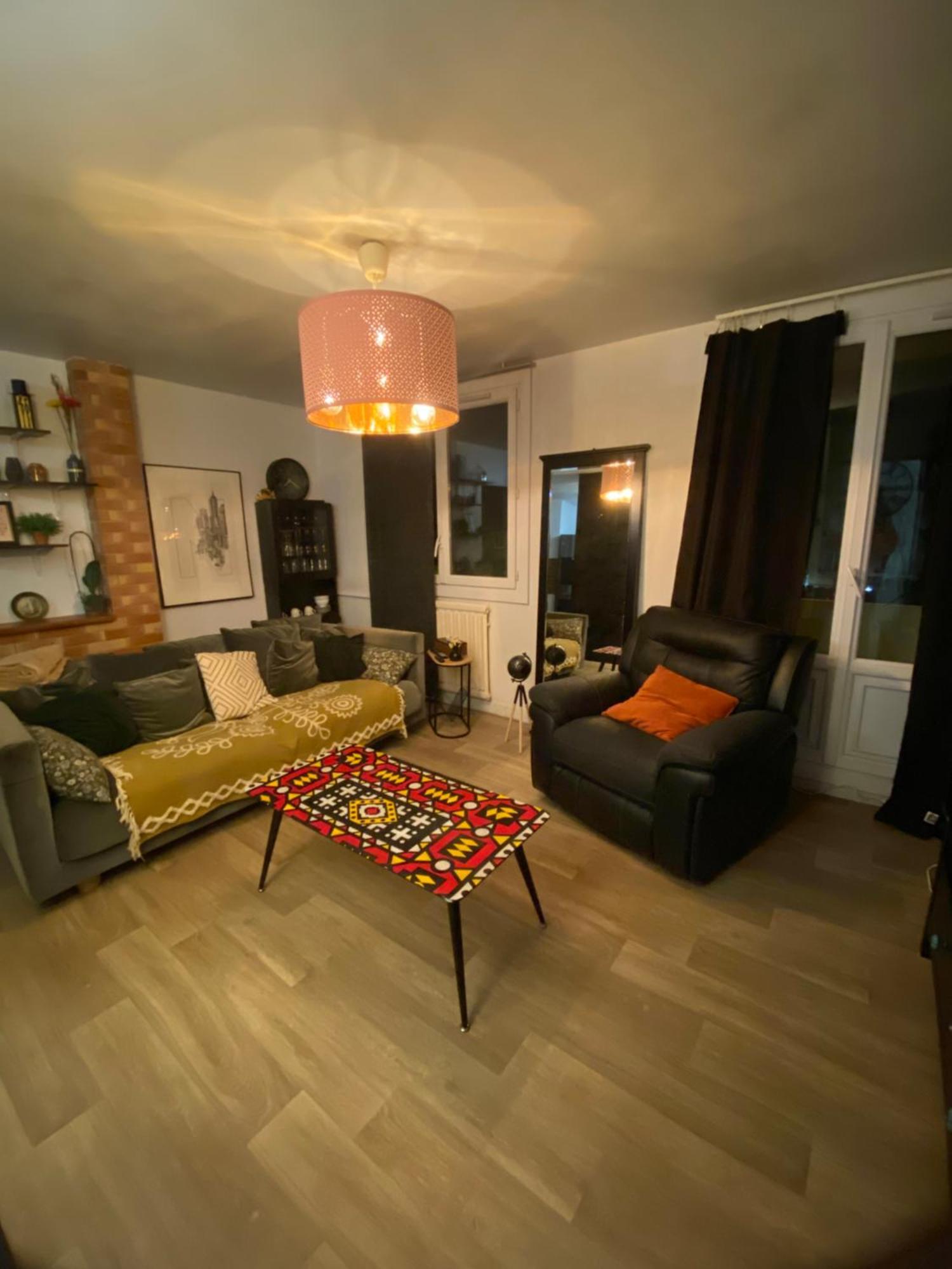 Bel Appartement Spacieux ,Convivial De 3 Chambres Avec Parking Prive Secure Caen Exteriér fotografie