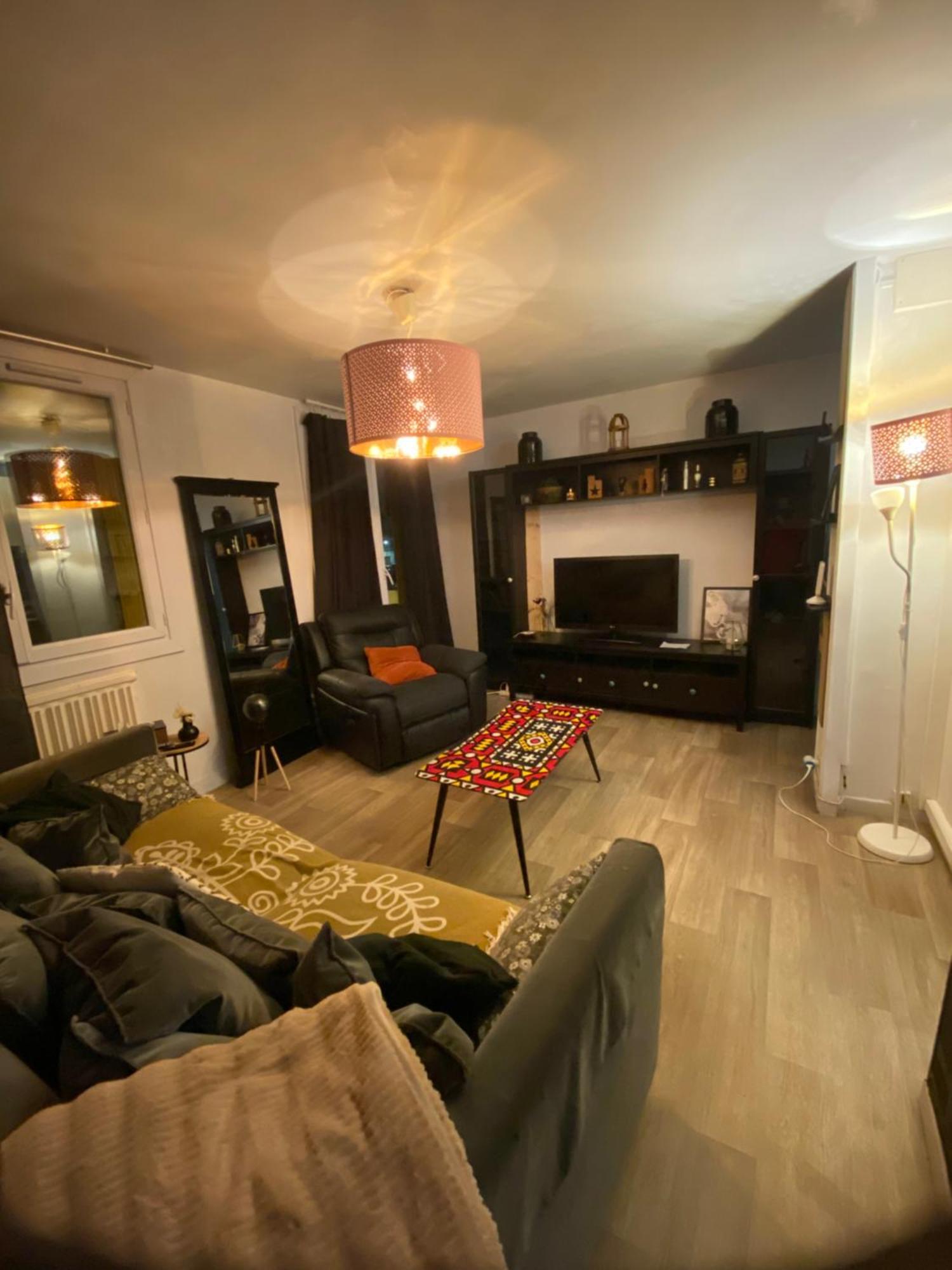 Bel Appartement Spacieux ,Convivial De 3 Chambres Avec Parking Prive Secure Caen Exteriér fotografie